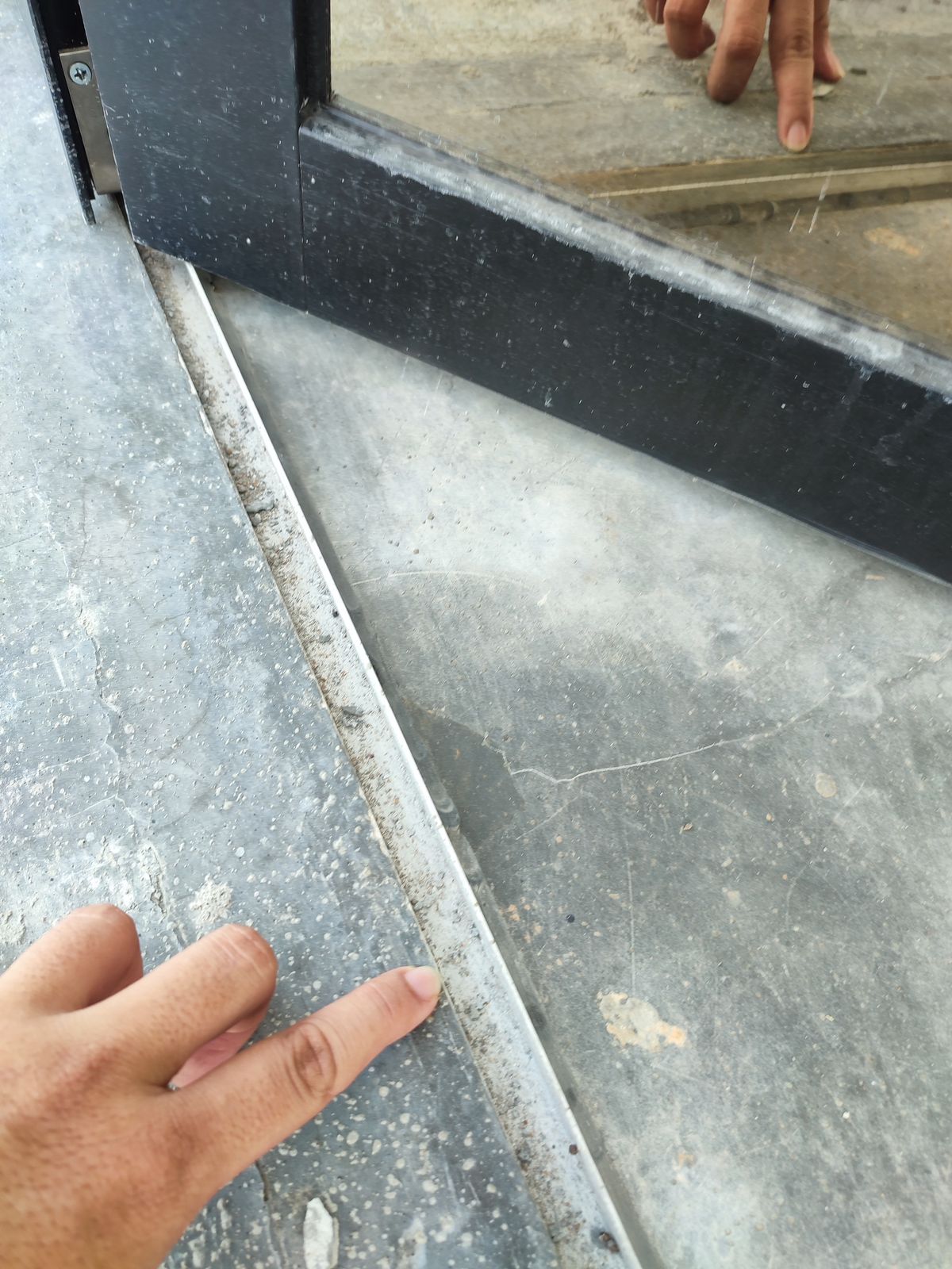 pintu lipat aluminium ayork - Dokumentasi Proyek